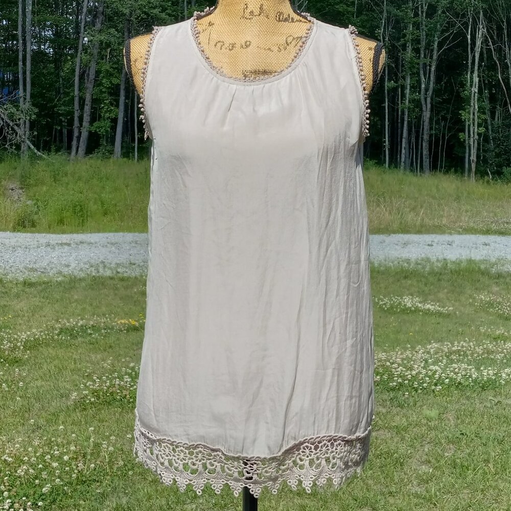 Tendenze Beige Silk Sleeveless Blouse Crochet Hem Made in Italy